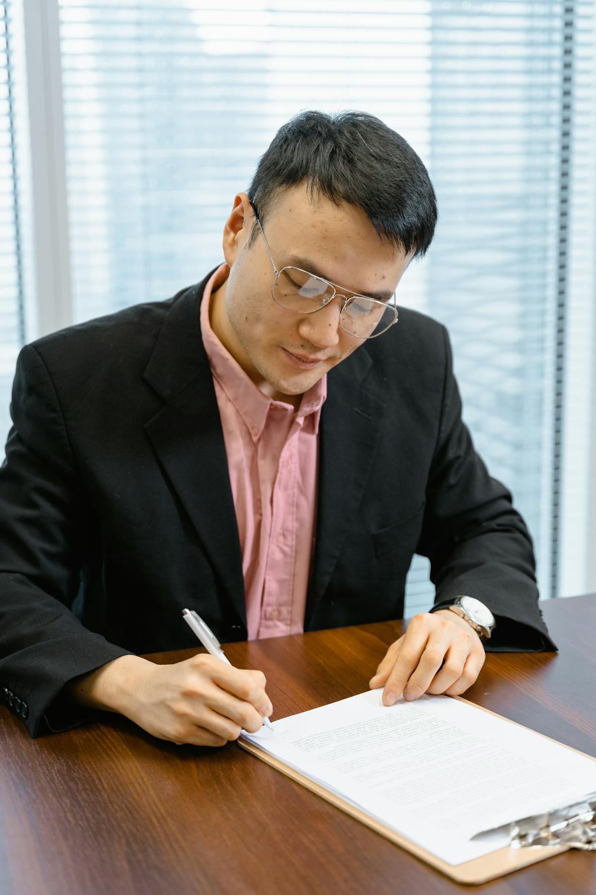 ALGの契約書署名