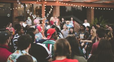 浮気する人の特徴10選｜心理学から見る共通パターン